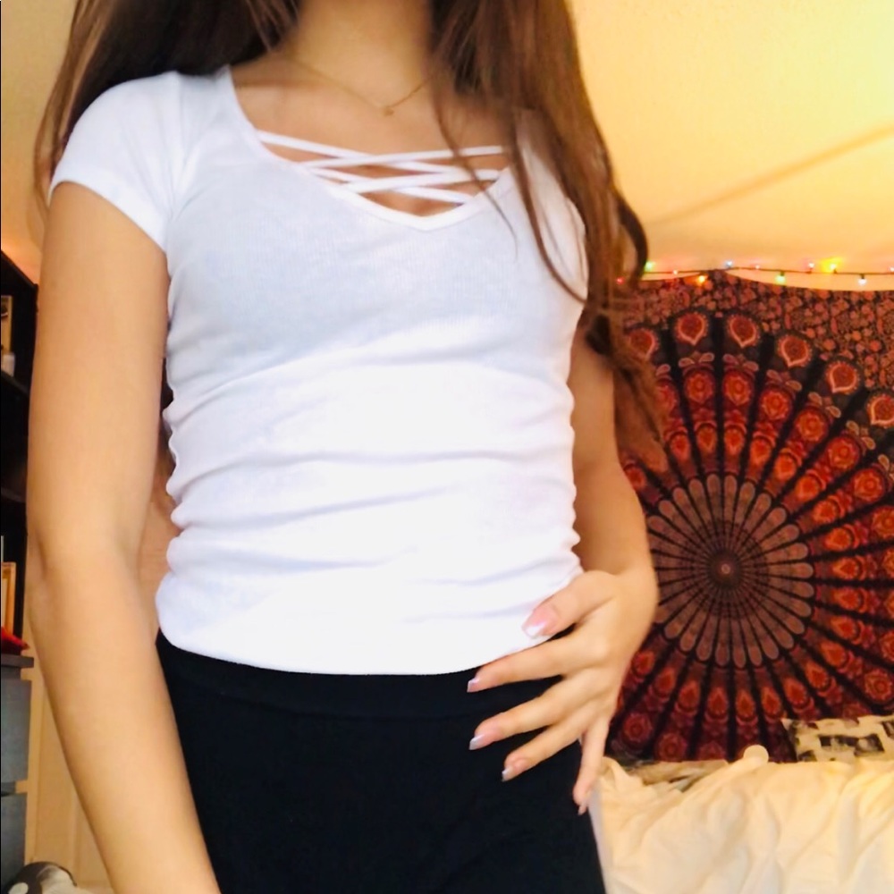 White rivbed v-neck t shirt
